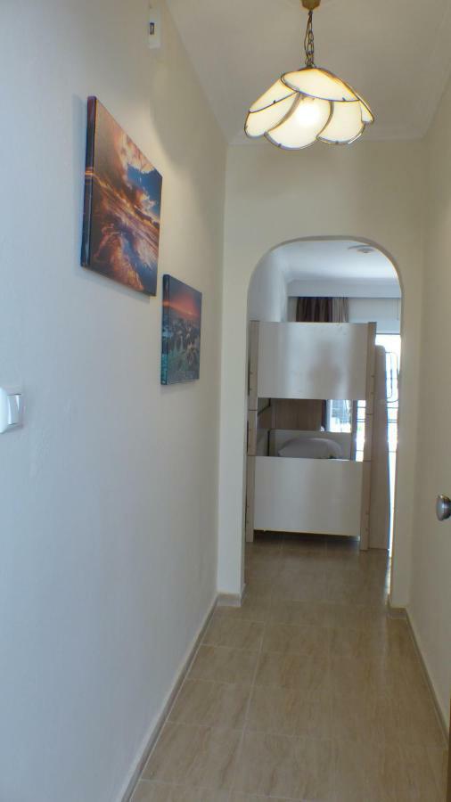 White Apartment 70M From The Sea Néa Péramos Eksteriør bilde